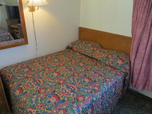 Bristol Motel image 5