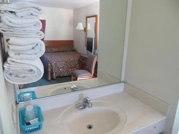 Bristol Motel 9